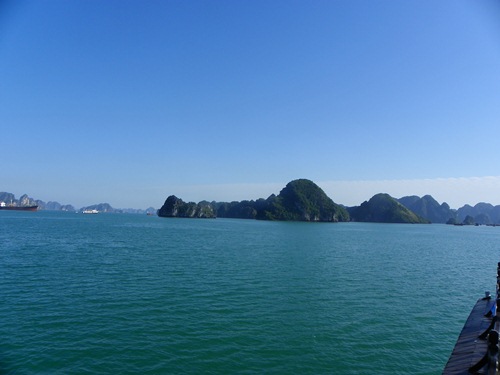 Die Halong Bucht in Vietnam ist eine traumhafte Meeresbucht im Norden des Landes. Lass dich inspirieren von diesem Artikel und den Bildern!