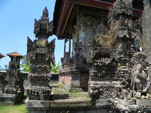 Die an Tempeln reiche Insel Bali ist leider von Touristen überrannt! Dieser Artikel zeigt ihnen, wo es entspannter zu und her geht: Am Lovina Strand im Norden Balis!