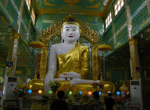 Die sehr beeindruckende Mingun-Pagode und weitere Sehenswürdigeiten rund um Mandalay in Myanmar findest Du in diesem Artikel vor.